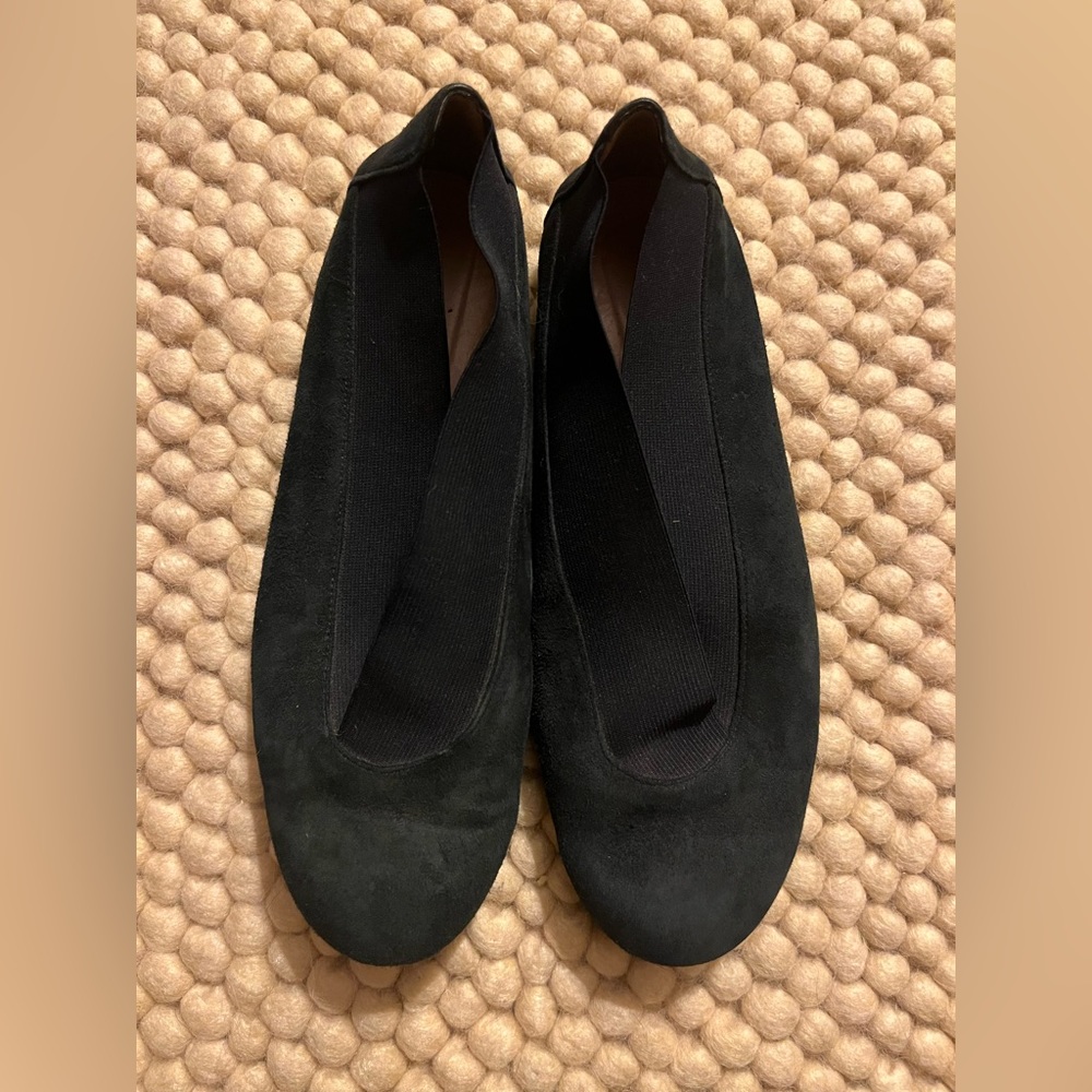Pretty Ballerinas navy suede flats